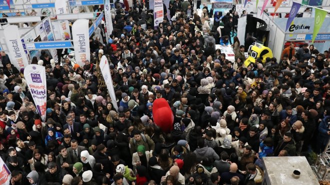 Cumhurbaşkanlığı İnsan Kaynakları Ofisi fuarlarla öğrencilere kariyer planlama imkanı sunuyor