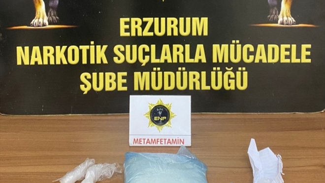 Erzurum'da bir araçta 1 kilogram uyuşturucu ele geçirildi