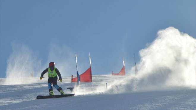 Erzurum'da düzenlenen 'Snowboard Milli Takım Seçmeleri' tamamlandı