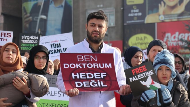 Erzurum'da sağlık çalışanları Filistin için "sessiz yürüyüş" gerçekleştirdi