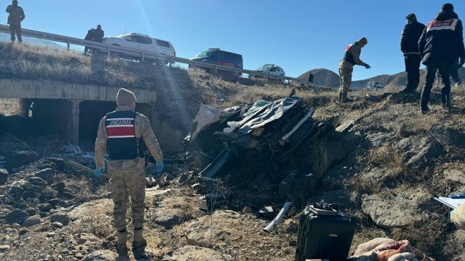 Erzurum'da şarampole devrilen otomobildeki 3 kişi öldü