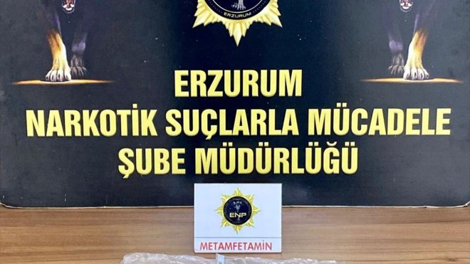 Erzurum'da sırt çantasına gizlenmiş 506 gram metamfetamin ele geçirildi