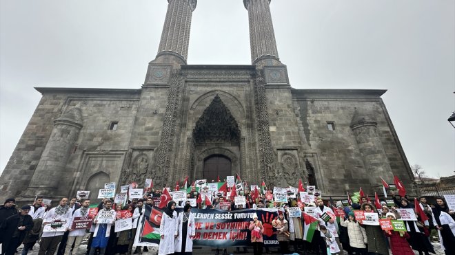 Erzurum'da doktorlar Gazze için sessiz yürüyüş gerçekleştirdi