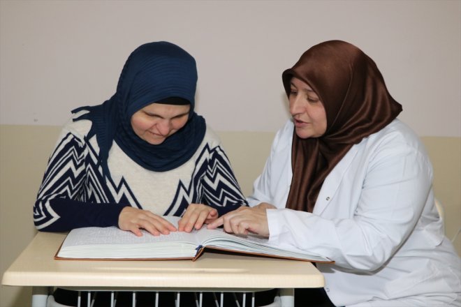 Erzurum'da engelliler kendilerine tahsis edilen merkezle sosyalleşip meslek sahibi oluyor