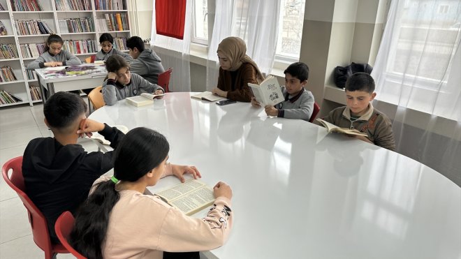 Sedat öğretmen 134 kütüphane kurdu, 579 okula kitap ulaştırdı