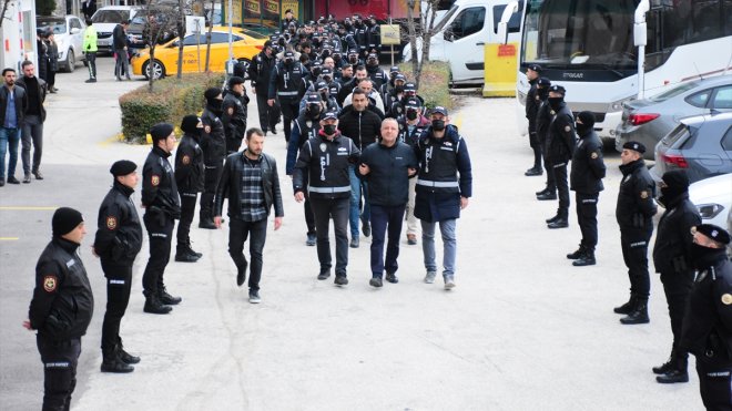 Eskişehir merkezli 5 ilde Kafes-18 Operasyonunda yakalanan şüpheliler adliyeye sevk edildi1