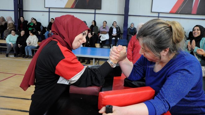 Çukurca'da 'Kadınlar Spor Yapıyor' etkinliği düzenlendi