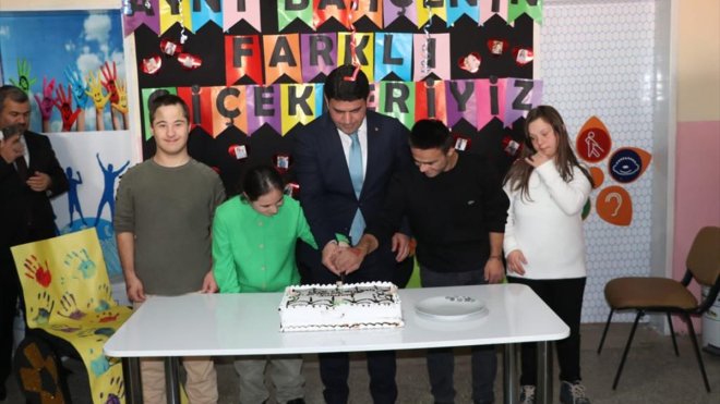 Hakkari'de "Elimi tutsan engelimi unutsam" etkinliği düzenlendi