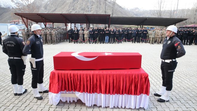 Hakkari'de kalp krizi sonucu vefat eden polis memuru için tören düzenlendi