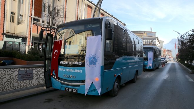 Hakkari'de yeni alınan 2 yolcu minibüsü hizmete sunuldu