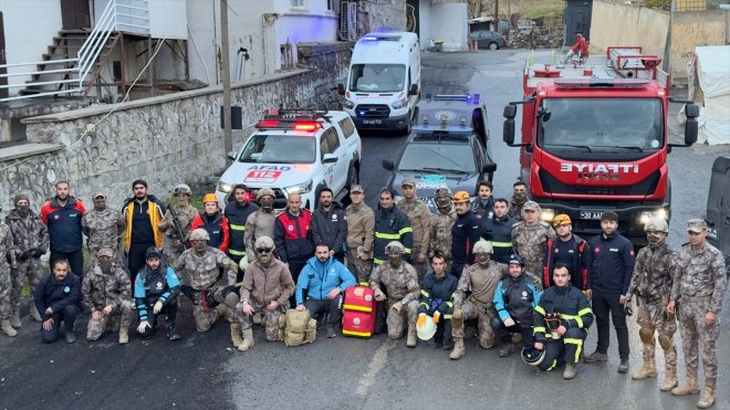 Hakkari Özel Harekat Şube Müdürlüğünde deprem ve yangın tatbikatı yapıldı