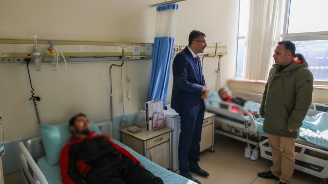 Hakkari Valisi Çelik, Irak'ın kuzeyinde yaralanan askerleri ziyaret etti