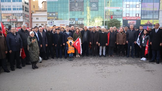 IĞDIR - Şehitler için Türk bayraklarıyla yürüyüş düzenlendi1