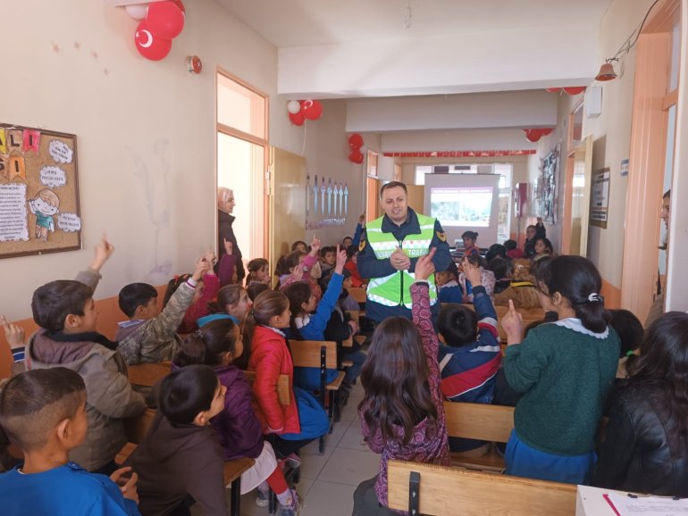 Jandarmadan öğrencilere trafik eğitimi3