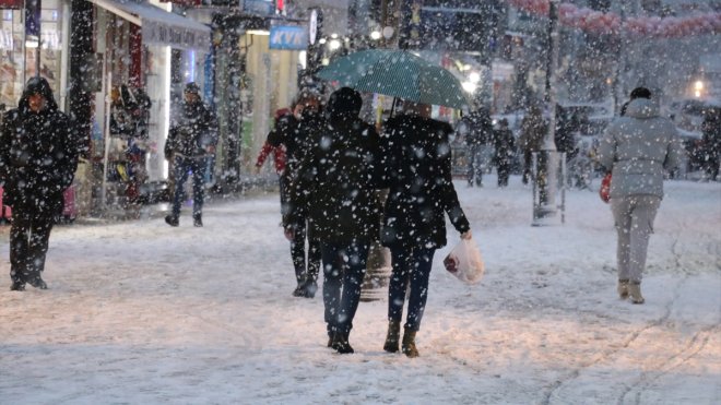 KARS - Kar ve tipi ulaşımı olumsuz etkiledi1