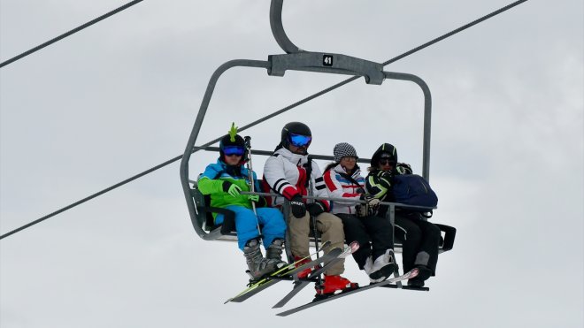 Sarıkamış Kayak Merkezi'nde sezon açıldı