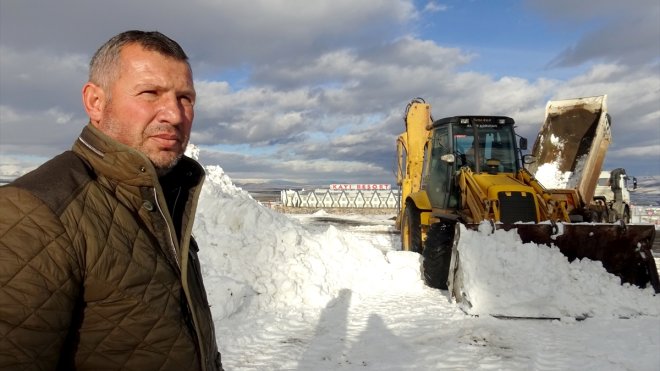 Sarıkamış şehitleri anısına kardan heykellerin yapımı için çalışmalar başladı