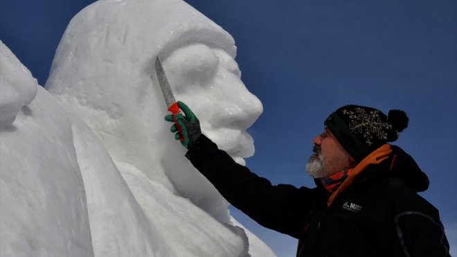 KARS - Sarıkamış şehitlerinin kardan heykellerinin yapımına başlandı1