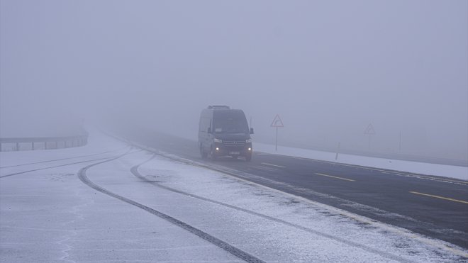 Kars ve Ardahan'da sis ulaşımı aksattı