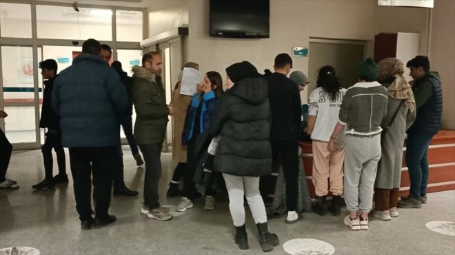 Kars'ta gıda zehirlenmesi şüphesiyle 80 öğrenci hastaneye başvurdu