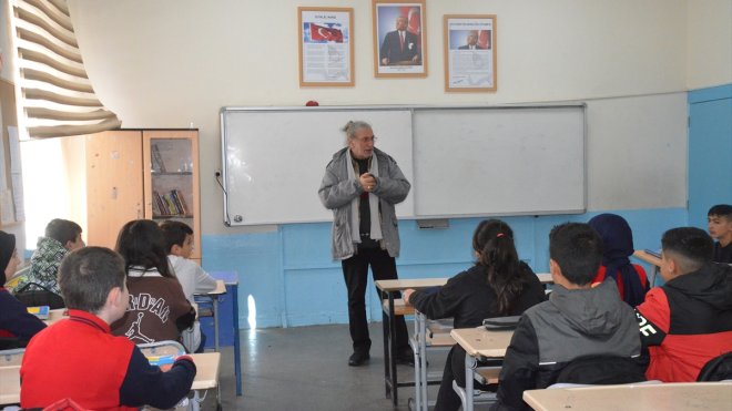Kars'ta öğrencileri bilinçlendirmek için 'Sarıkamış Harekatı' konferansı veriliyor
