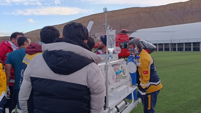 Malatya'da ambulans helikopter erken doğan bebek için havalandı