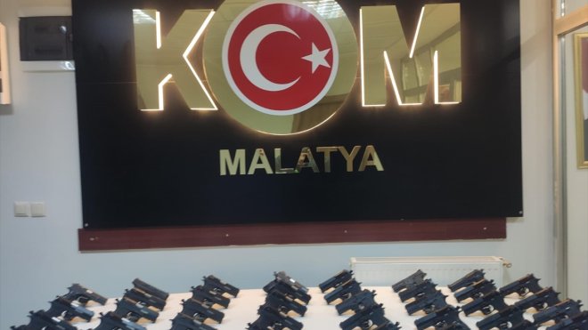 Malatya'da 38 tabanca ele geçirildi, 3 şüpheli gözaltına alındı