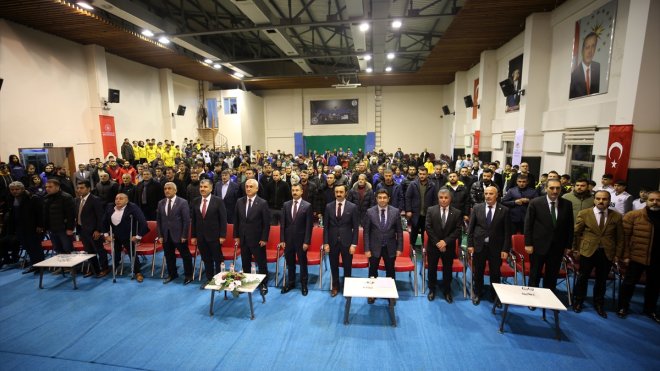 Muş'ta 20 spor kulübüne malzeme desteği verildi