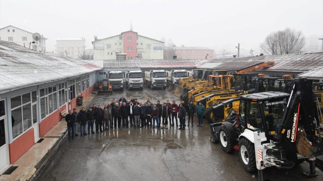 Muş Belediyesi karla mücadelede kullanılacak araçların bakımını tamamladı