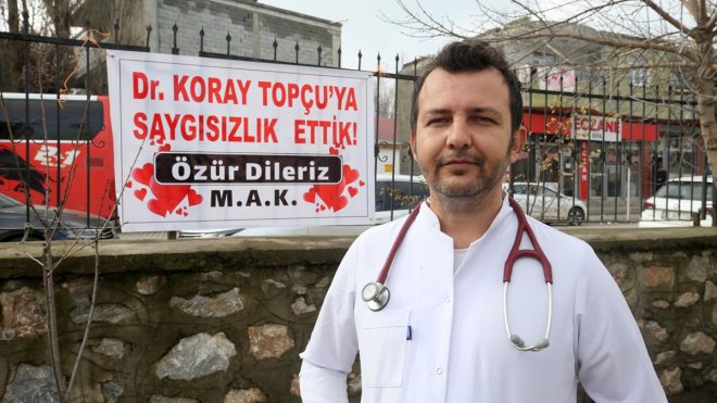 Muş'ta doktorla tartışan hasta ve yakını, astıkları pankartla özür diledi