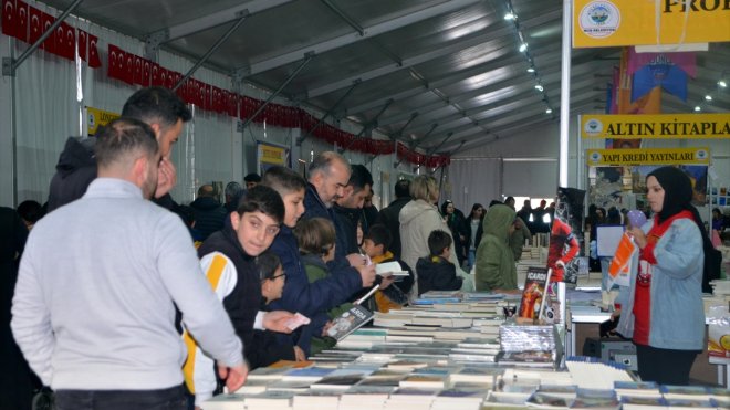 Muş'ta düzenlenen '1. Kitap Günleri Fuarı' sona erdi