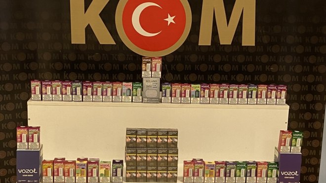 Muş'ta yolcu otobüsündeki valizde gümrük kaçağı malzemeler ele geçirildi