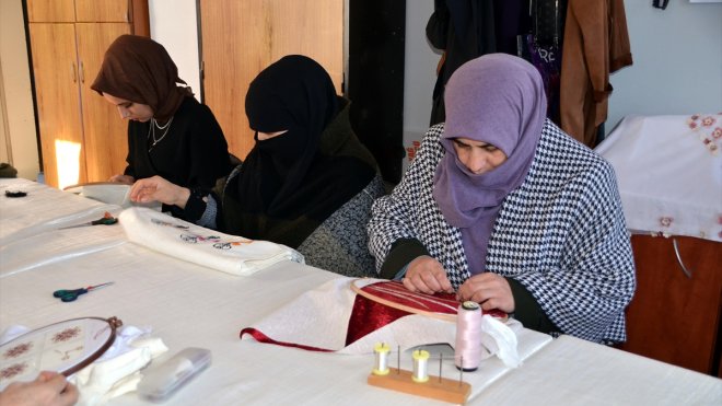 Muşlu kadınlar katıldıkları kurslarda meslek öğreniyor