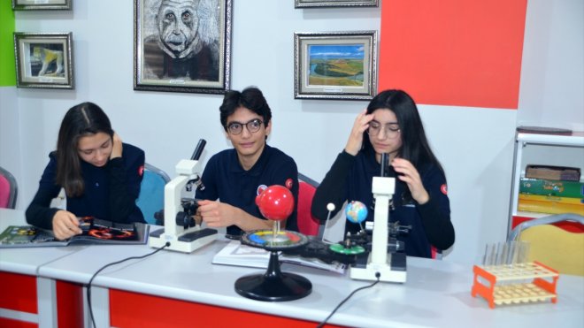 Muşlu öğrencilerin hazırladığı proje kapsamında propolisin antibakteriyel etkisi uzayda test edilecek1