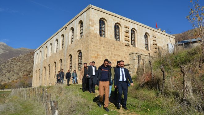 Şemdinli Kaymakamı Ali Ekber Ateş, Nehri köyünü ziyaret etti