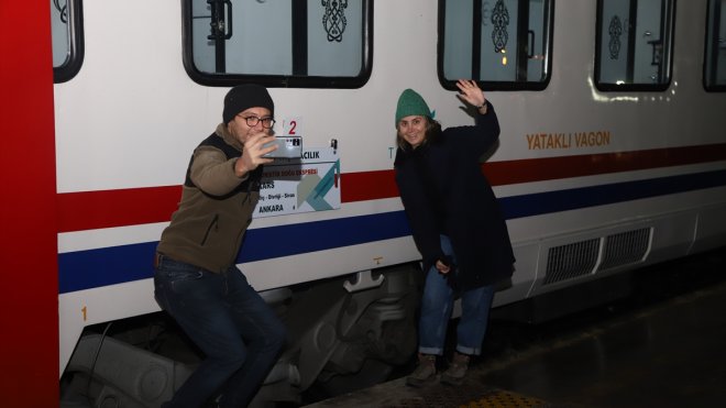 "Turistik Doğu Ekspresi" Kars'tan ilk seferine uğurlandı