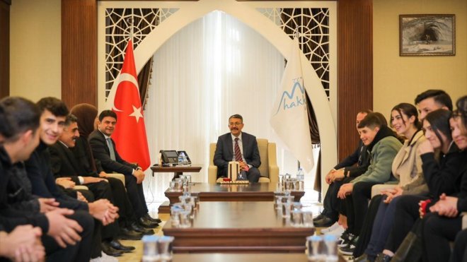 Vali Çelik, İstanbul ve Çanakkale gezisinden dönen öğrencileri kabul etti