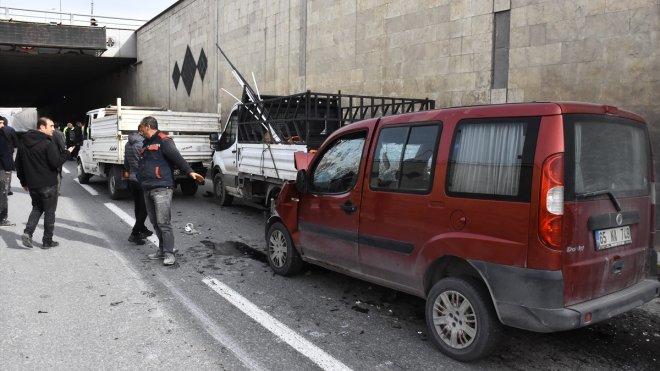 Van'da 4 aracın karıştığı kazada 2 kişi yaralandı