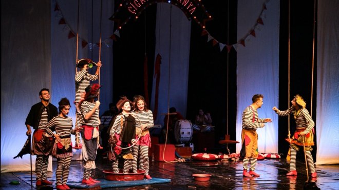 Van'da öğrenciler "Scapın'ın Dolapları" isimli tiyatro oyununu izledi