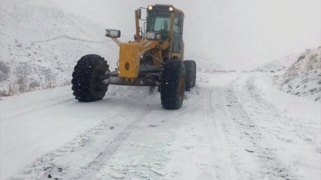 Van, Hakkari, Bitlis ve Muş'ta 472 yerleşim birimine ulaşım sağlanamıyor