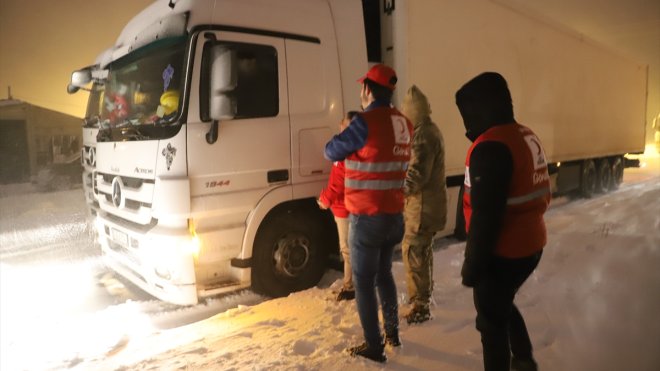 Van, Hakkari, Bitlis ve Muş'ta 540 yerleşim birimine ulaşım sağlanamıyor