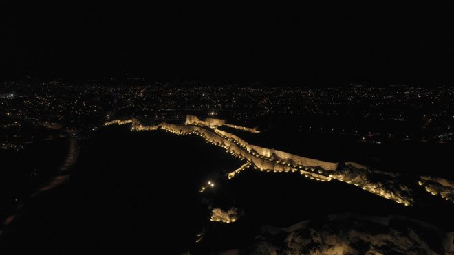 Van Kalesi'ndeki ışıklandırma çalışması tamamlandı