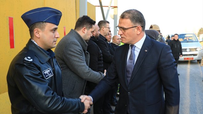 Van Valisi Ozan Balcı, yeni yıla görev başında giren personeli ziyaret etti1