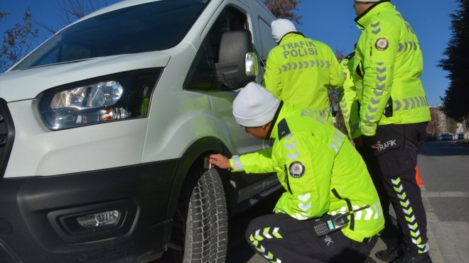 VAN - Zorunlu kış lastiği denetimi yapıldı1