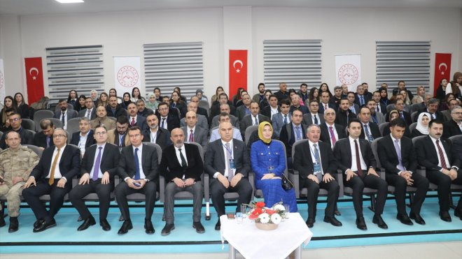 Ağrı'da düzenlenen 'Türkiye'nin Zirvesinde Eğitim Çalıştayı' başladı