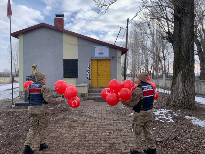 çocuklarını etti hediyelerle ekipleri mutlu Ağrı