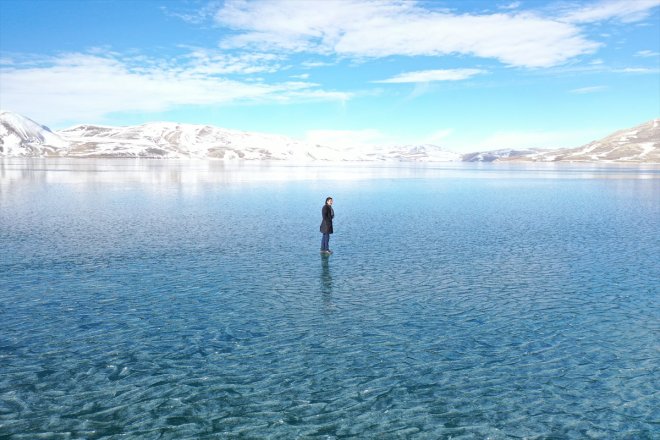 Gölü yüzeyi buzla tutkunlarını kaplanan Balık Ağrı