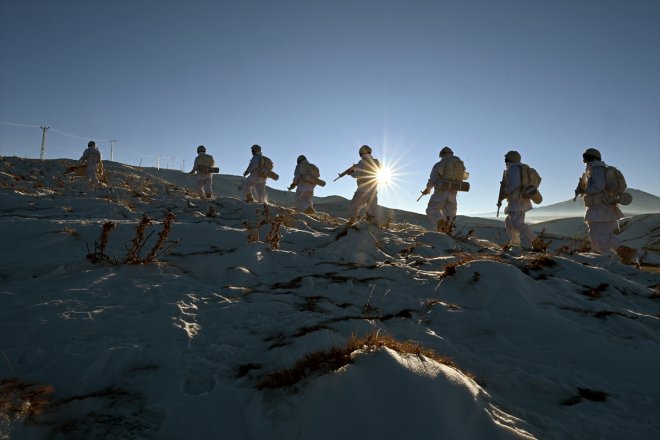 yıla AĞRI tetikte yeni - hattında elleri girdi gözleri Hudut kartalları sınır 18