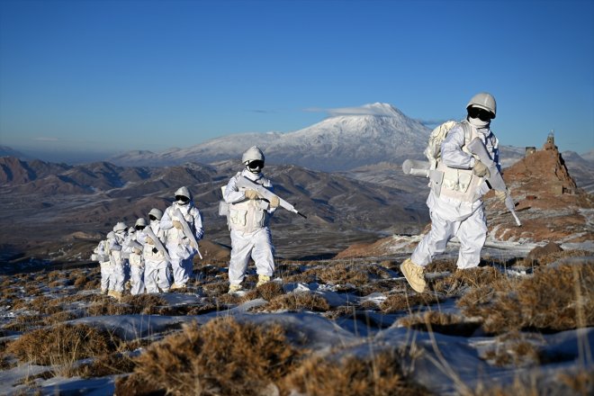 yeni AĞRI Hudut tetikte elleri gözleri yıla - girdi kartalları sınır hattında 20