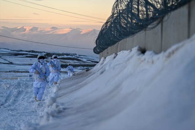 elleri yıla gözleri - kartalları Hudut hattında yeni AĞRI girdi tetikte sınır 24